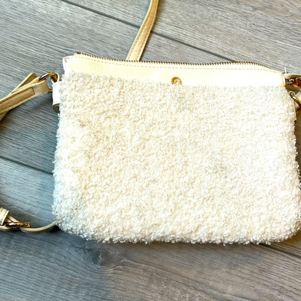 LC‎ Lauren Conrad White Textured Crossbody Purse!